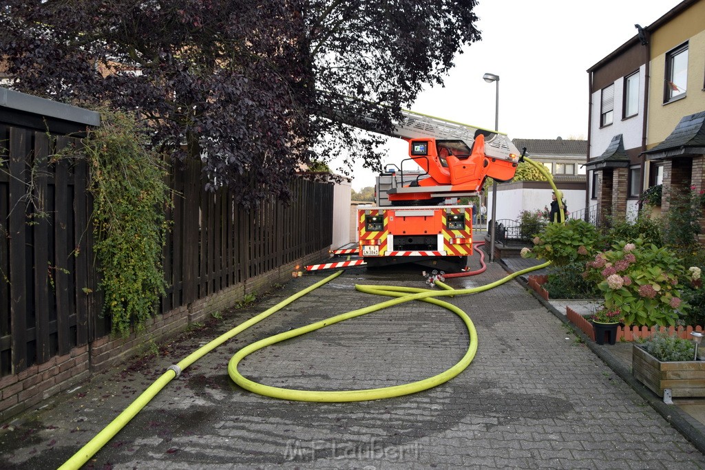 Feuer 2 Vollbrand Reihenhaus Roggendorf Berrischstr P127.JPG - Miklos Laubert